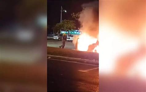 V Deo Carro Pega Fogo Na Beira Mar De Florian Polis Metr Poles