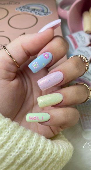 Your Nails Deserve These Floral Designs Flower Accented Pastel Nails