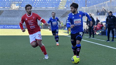 Il Novara Si Fa Male Da Solo La Triestina Rimonta E Vince Nel Recupero