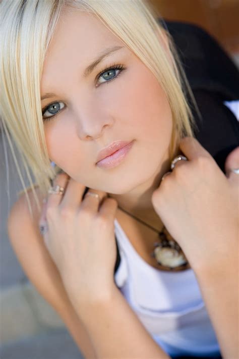 Brunettes Women Brown Eyes Beads X People Hot Girls HD Art Women HD Wallpaper