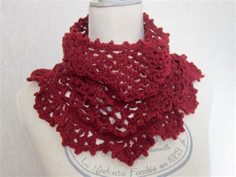 Tour de cou col Snood réalisé au crochet en laine rouge bordeaux