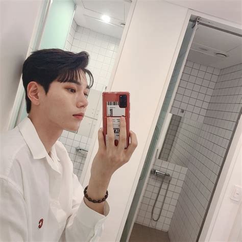 Pin By Hope On Greatguys Guys Bias Wrecker Mirror Selfie