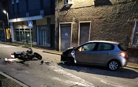 Pauroso Incidente In Centro A Varedo Grave Motociclista Prima Monza