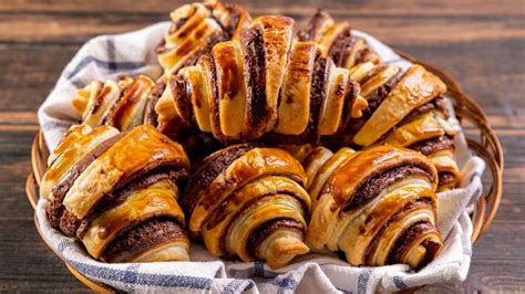 Cornetti Di Pasta Sfoglia Con Nutella Ricetta Fatto In Casa Da Benedetta