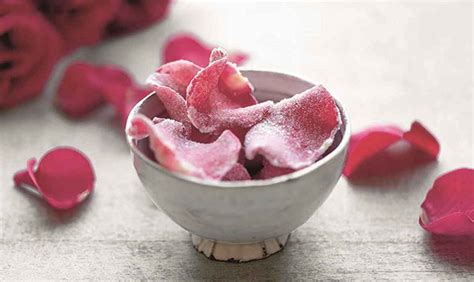 Recette Pétales de rose cristallisées Recettes et Terroirs