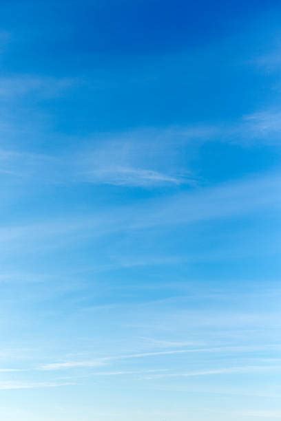 1.871.500+ Langit Cerah Foto Stok, Potret, & Gambar Bebas Royalti - iStock