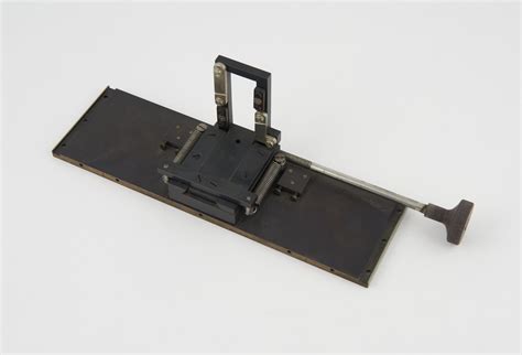 Thyssen gravity meter with accessories | Science Museum Group Collection