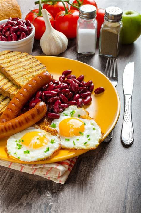 English Breakfast Garlic Toast Fried Egg Beans And English Breakfast Toast Egg Beans