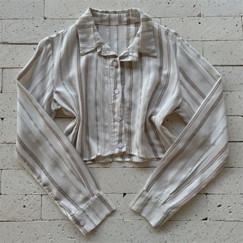 CAMISA CROPPED LISTRADA DETALHE LUREX NUDE Dondoca Moda Feminina