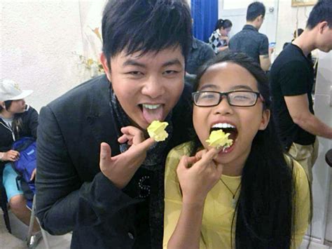 Đàm Vĩnh Hưng bán táo Trương Tùng Lan khoe ảnh nude