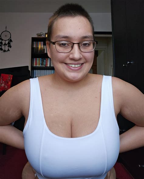 Wander often, wonder always 22F : r/SFWCleavage