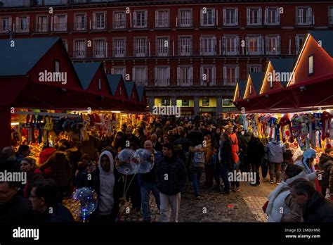 Madrid Espagne D Cembre March De No L Sur La C L Bre Plaza