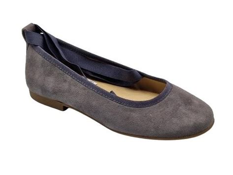 Bailarinas con elasticos para niñas marca Andanines en color gris o rosa nude Andanines