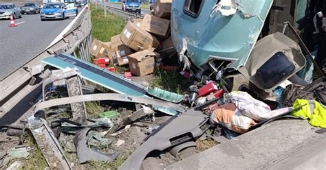 Uwaga zablokowana A4 pod Wrocławiem Groźny wypadek na autostradzie