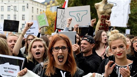 Polonia Il Parlamento Europeo Condanna Il Divieto Di Aborto La Stampa