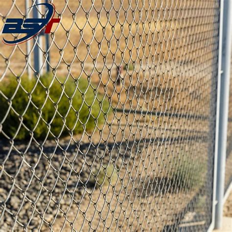 Hot DIP Galvanized Zinc Coated FT FT M Roll Cyclone Wire Diamond Mesh Farm Chain Link Fence