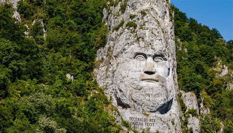 Statua del Decebalo la più grande scultura nella roccia in Europa