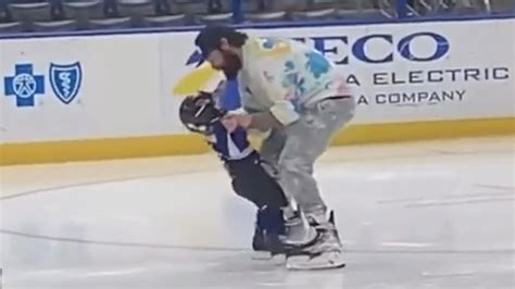 NHL tough guy Zach Bogosian fights with toddler son - Yahoo Sports