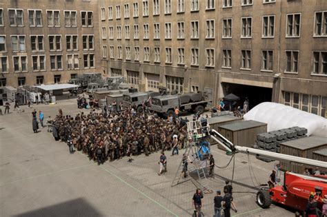 Mockingjay pt.2 - Behind Scenes - The Hunger Games Photo (39215260 ...