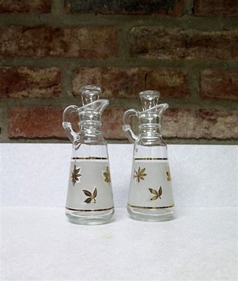 Vintage Libbey Starlyte Gold Leaf Frosted Oil And Vinegar Cruet Set With Stoppers Table Setting