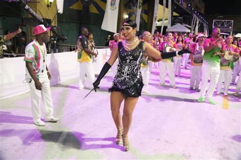 Fotos Lins Imperial Mini Desfile Na Cidade Do Samba Para O Carnaval