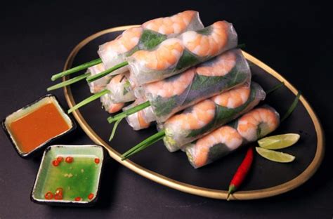 Fresh Salad Rolls with Shrimp - Yan Can Cook