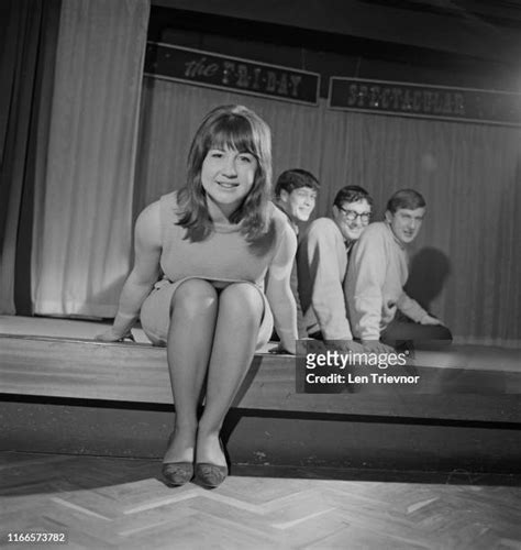 Hot Sexy Judith Durham Bikini Pics