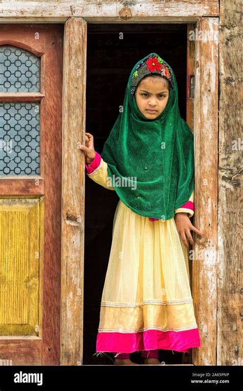 Kashmiri girl, Dawar village, Gurez, Bandipora, Kashmir, India, Asia ...