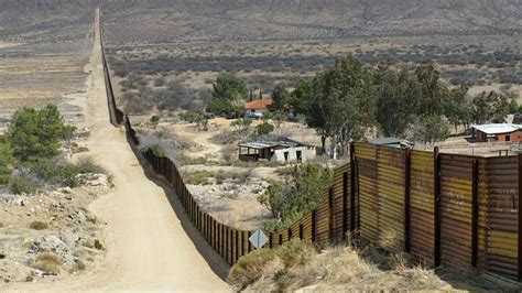 EEUU amplía un mes más el cierre de su frontera con México debido al