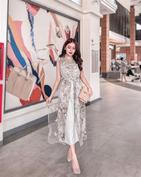 10 Dress Brokat Satin Paling Modis Buat Kondangan Modern