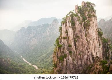 Huangshan Mountain Sunrise Anhui China Stock Photo 1586479762 ...