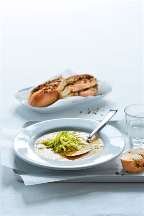 Betty Bossi Rezept Griess Wirz Suppe Mit Knoblauch Baguettes