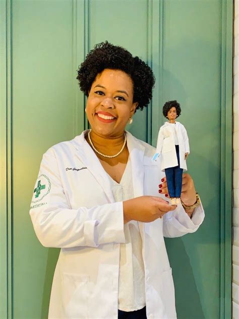 Barbie Brasileira Cientista Que Ajudou A Sequenciar Dna Do Coronav Rus