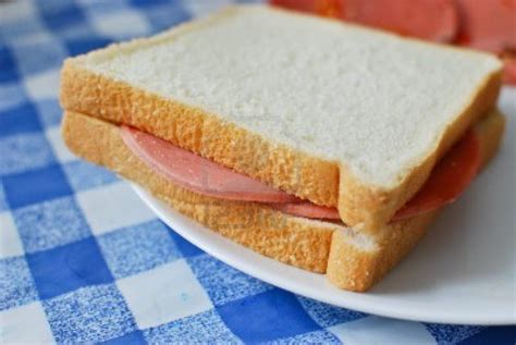 Muslims Indict a Ham Sandwich