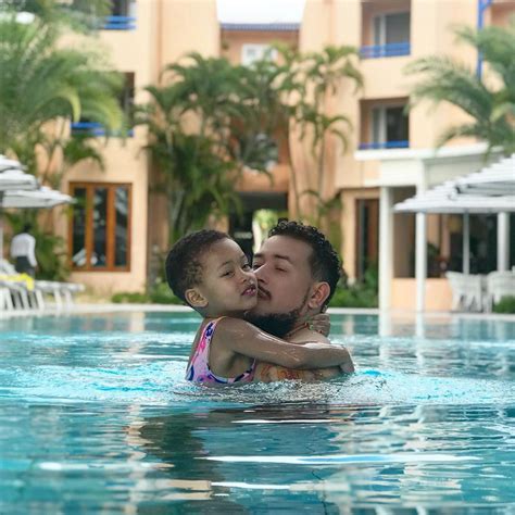 Aka Shares Adorable Dad And Daughter Moment And Were Here For It