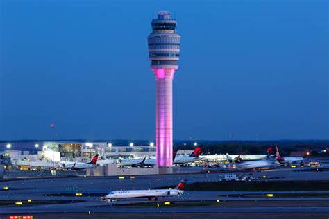 Qual é o tamanho do Aeroporto Internacional de Atlanta