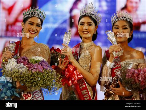 Yangon Myanmar 6th Oct 2016 Zun Than Zin C Poses After Winning