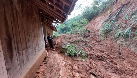 Tebing Setinggi 20 Meter Longsor Rumah Warga Dan Akses Jalan Di KBB