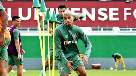 Alexsander Tem Bons Números Em Estreia Como Profissional Do Fluminense