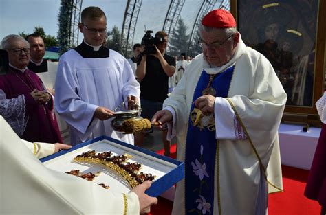 Koronacja obrazu Matki Bożej z Dzieciątkiem w Smolicach Archidiecezja