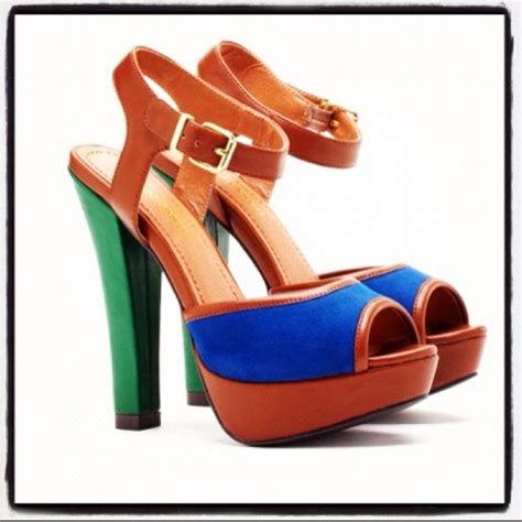 Color blocking is always in style! #shoes #footcandy # sandals #spring2012 #follow #fashion # ...