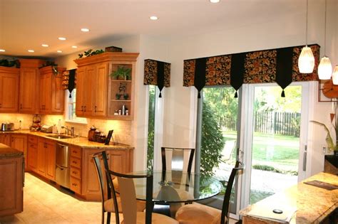 Kitchen valances in Buffalo Grove, IL - Traditional - Kitchen - Chicago - by Window Designs by Diane