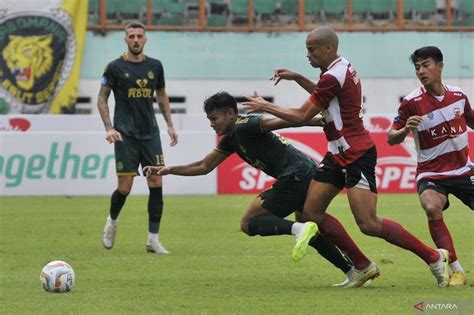 Debut Pelatih Aji Santoso Di Persikabo 1973 Diwarnai Kekalahan Telak