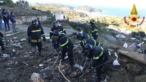 Casamicciola Un Monumento Ricorder Vittime Alluvione