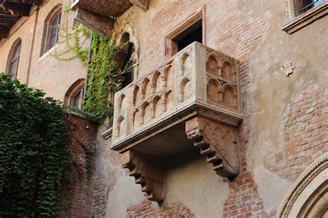 What Are Examples of Similes in Romeo and Juliet?