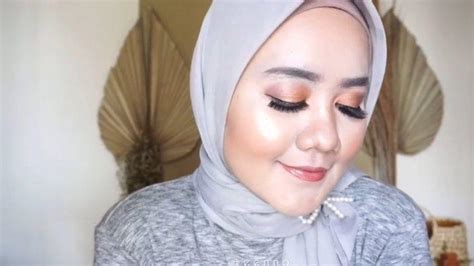 Tutorial Make Up Lebaran Tampil Cantik Natural Ala Eno Beauty Blogger