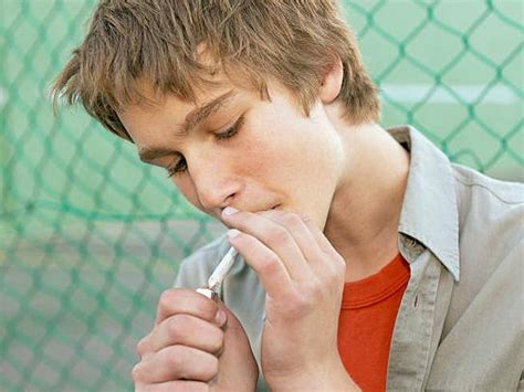 Fumeurs Adolescents Ceux Qui Commencent Avant 15 Ans Ont Plus De