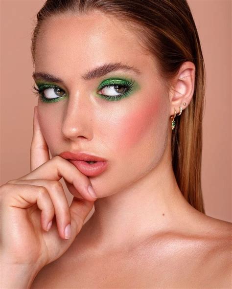 Green Makeup Em 2022