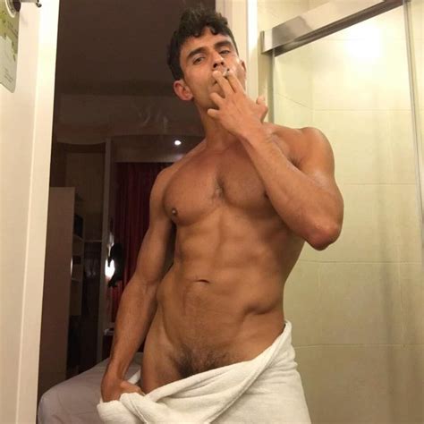 Men s Closet 18 GALERÍA HOMBRES DESNUDOS EN LAS DUCHAS MOSTRANDO