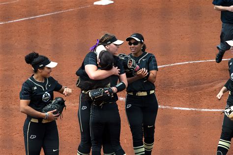 Iowa Softball Notebook Hawkeyes Head To West Lafayette To Face Purdue